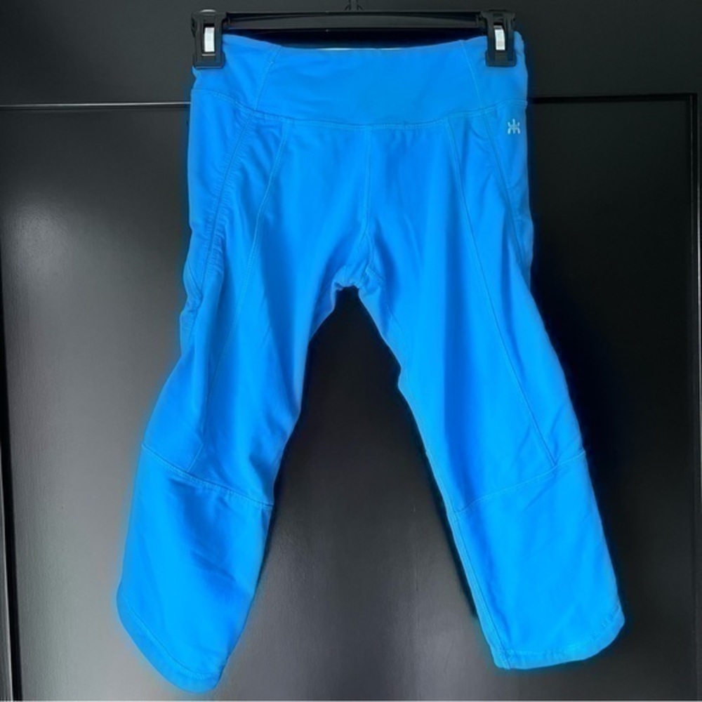 Kyodon XS blue cropped leggings with zippered back waist pocket